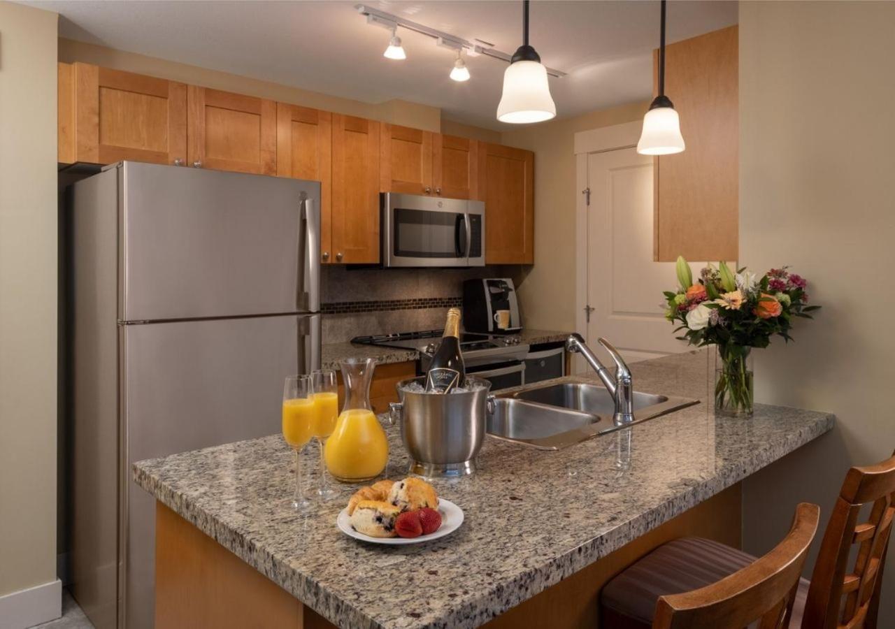 The Cove Lakeside Resort West Kelowna Bagian luar foto