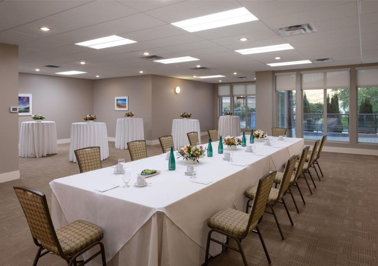 The Cove Lakeside Resort West Kelowna Bagian luar foto