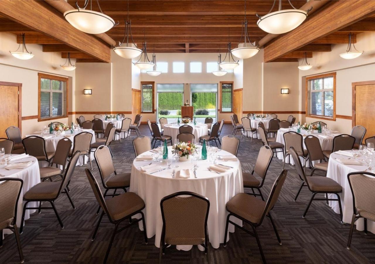 The Cove Lakeside Resort West Kelowna Bagian luar foto
