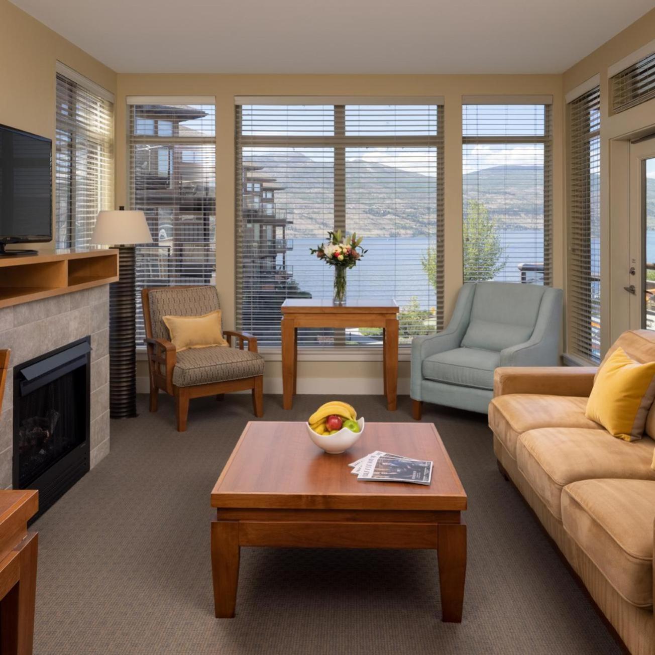 The Cove Lakeside Resort West Kelowna Bagian luar foto