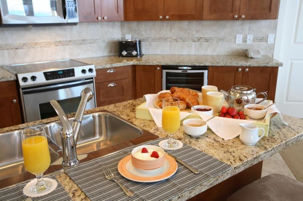 The Cove Lakeside Resort West Kelowna Bagian luar foto