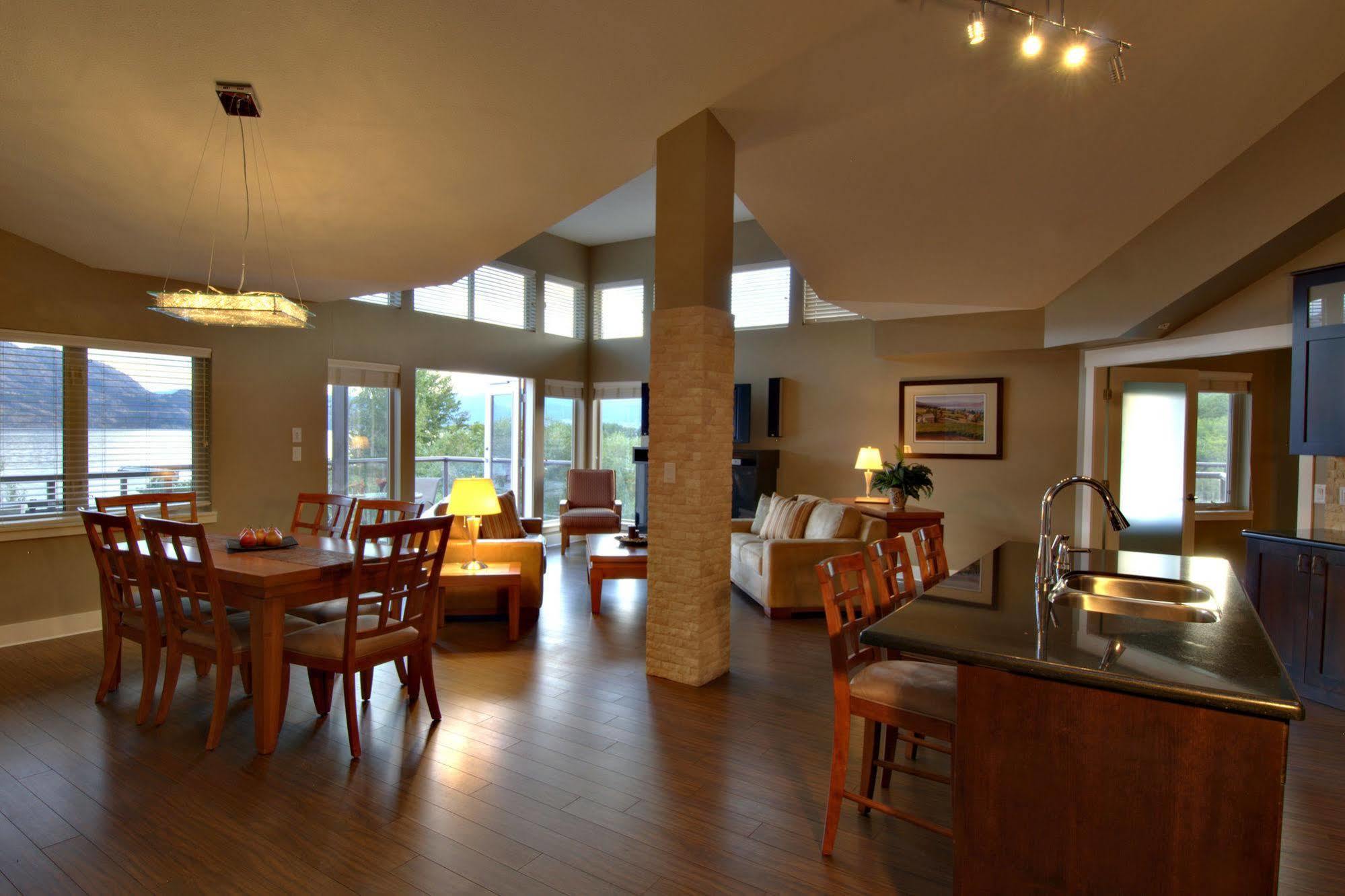 The Cove Lakeside Resort West Kelowna Bagian luar foto